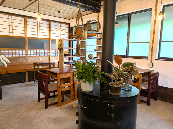 飲食店「たべるたなかん」店内