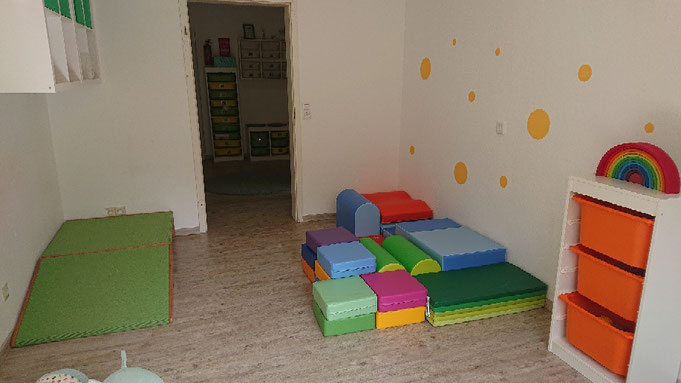 Kleiner Spielraum mit Schaumstoffbausteinen, Rampe