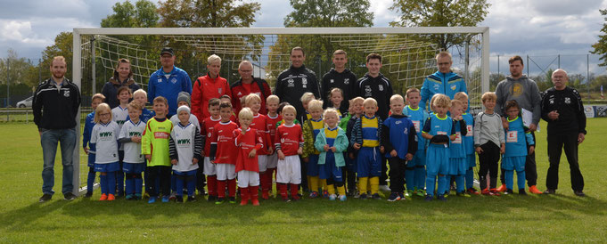 Die Mannschaften beim 8. Silberberg Cup: Blau-Weiß Günthersdorf, SG Spergau, SV Zöschen, Nietlebener SV Askania (von links).