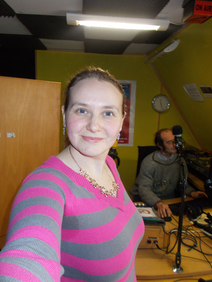 Erinnerung: Sängerin Silke Scharf und ich bei den Vorbereitungen für eine gemeinsame Radiosendung 