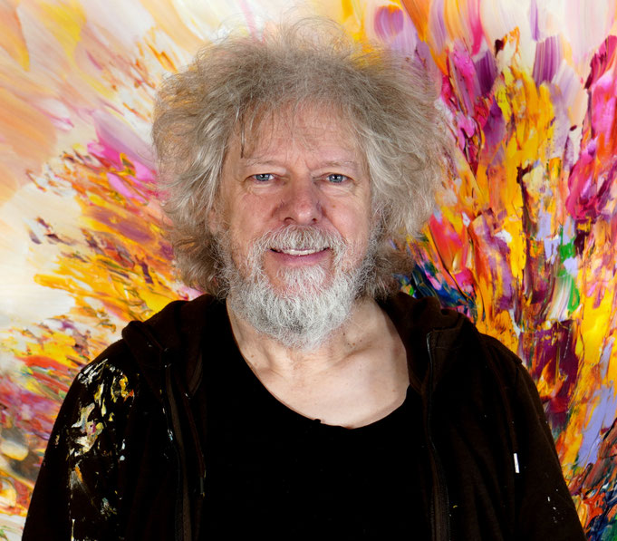 ... gerade fertig gemalt: Peter Nottrott mit Celebration S 3