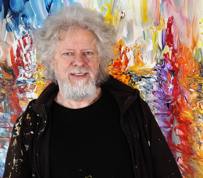 Kunstmaler Peter Nottrott mit seinem maritimen Gemälde Seaside Rendezvous 