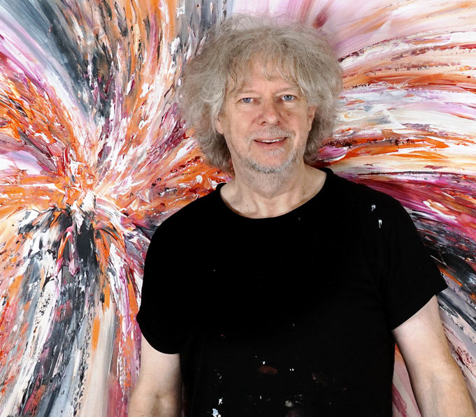 ... gerade fertig gemalt: Peter Nottrott mit Shooting Star L 1