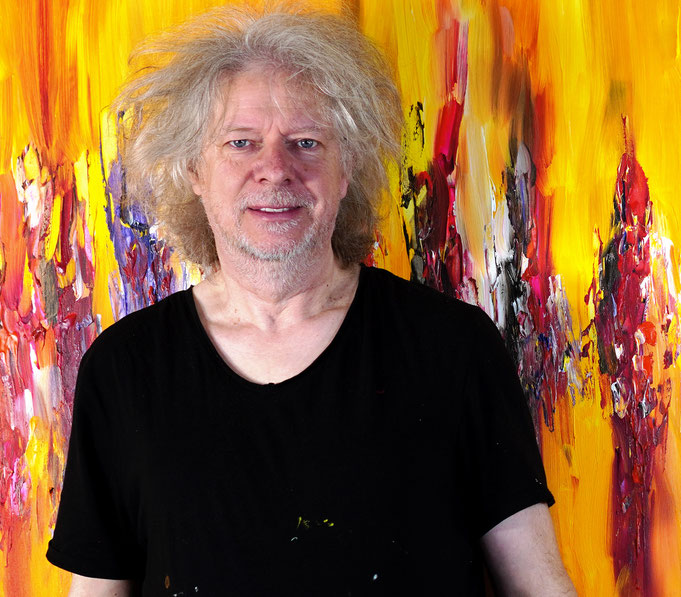  Kunstmaler Peter Nottrott vor seinem Gemälde Romantic Seaside Rendezvous L 3