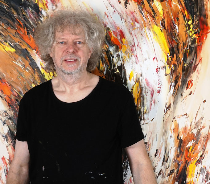 ...gerade fertig gemalt: Peter Nottrott mit Nature Adventure L 22