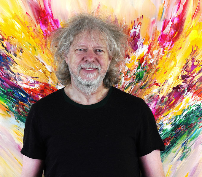... gerade fertig gemalt: Peter Nottrott mit Positive Energy Gold S 2