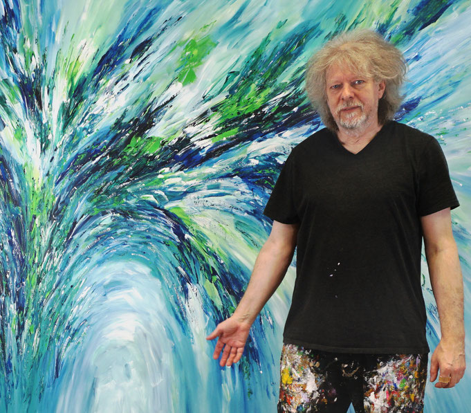 .. gerade fertig gemalt: Peter Nottrott mit Blue Green Adventure XXXL 1