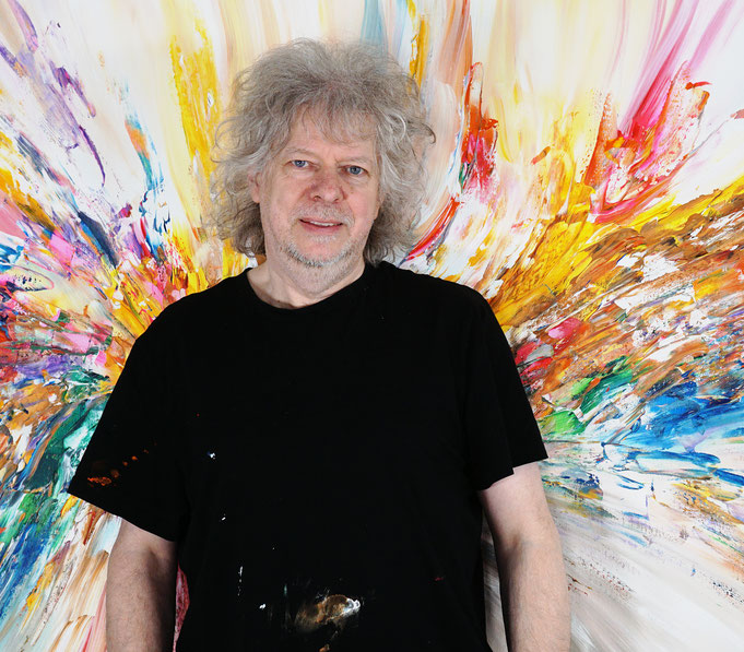 ... gerade fertig gemalt: Peter Nottrott mit Festival Of Colors L 1