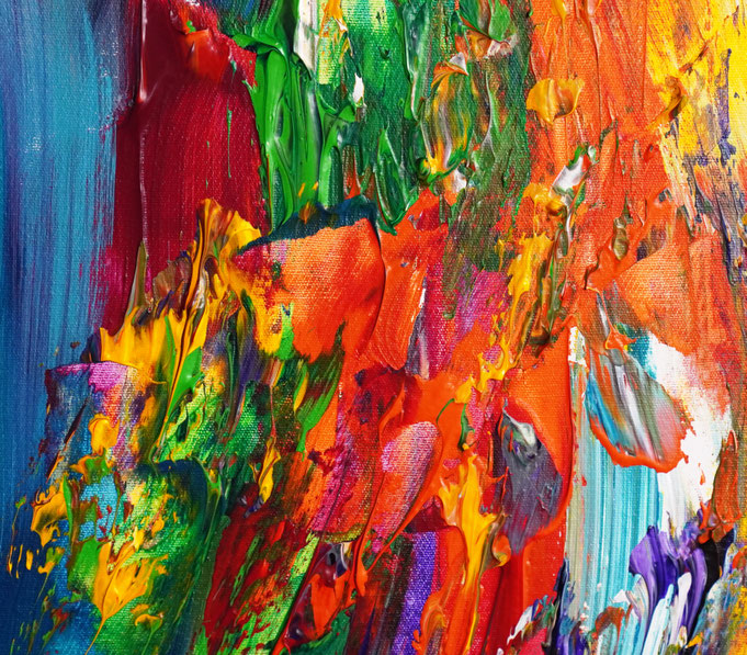 Detail des abstrakten Gemäldes. Rot buntes, detailliertes Acrylbild auf Leinwand 