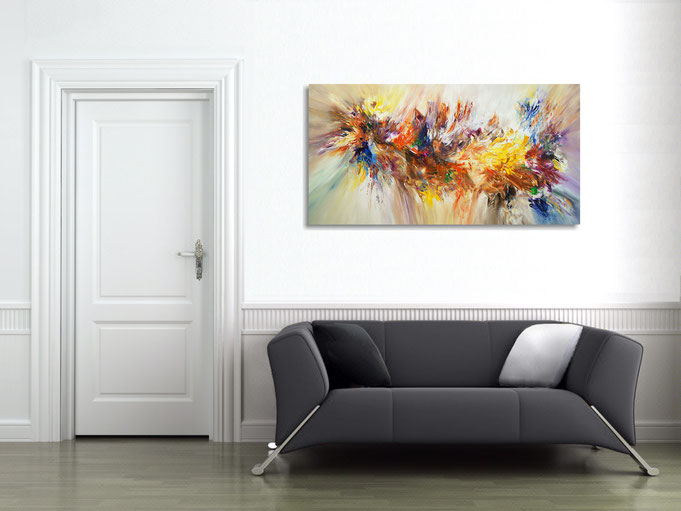 Das aufgehängte Gemälde  entfaltet seine Wirkung: ein tolles, individuelles Raumambiente