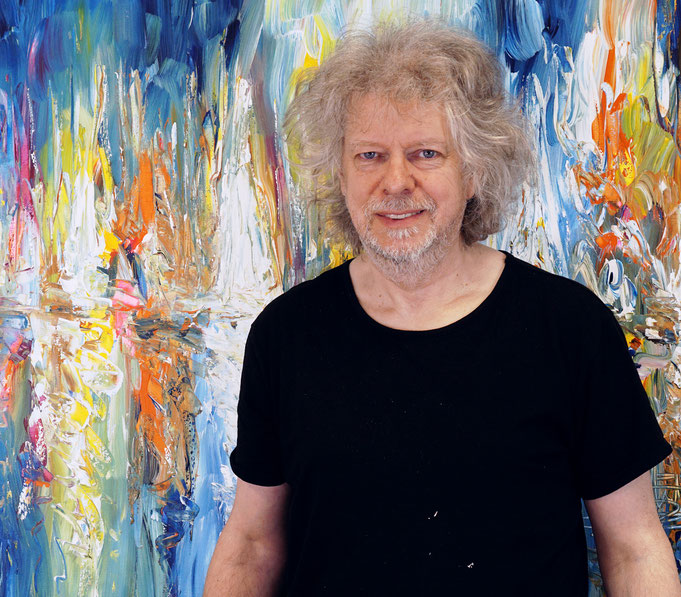 ... gerade fertig gemalt: Peter Nottrott mit Sail Boat Marina S 5
