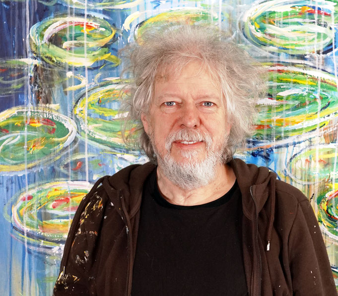 ... gerade fertig gemalt: Peter Nottrott mit Water Lilies XL 1