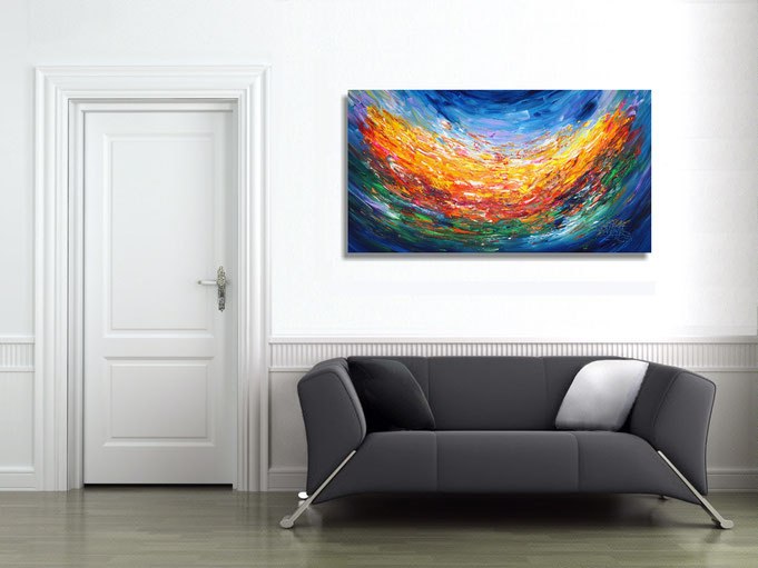 Das aufgehängte Gemälde  entfaltet seine Wirkung: ein tolles, individuelles Raumambiente