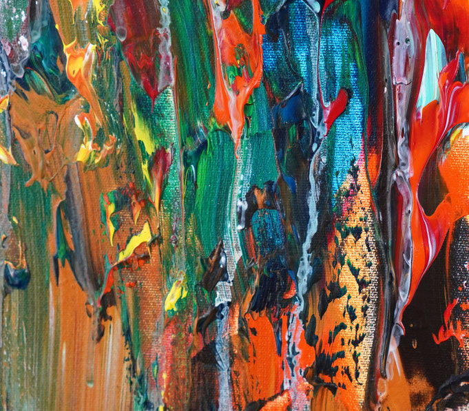 Detail des abstrakten Gemäldes. Rot buntes, detailliertes Acrylbild auf Leinwand 