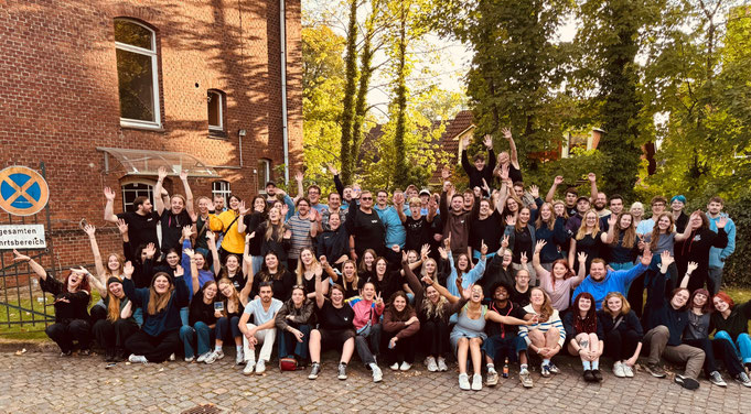 Das Jugendleiter*innen Team 2025 bei der Nachbereitung