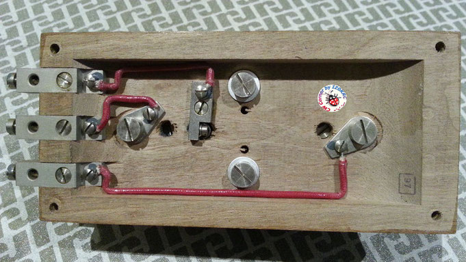 Hasler 3 terminal telepraph key - particular of under base