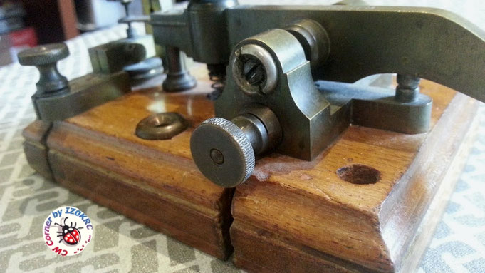 Very eraly Lindholm & Wikstrom morse key  -  particular of termional and rear contact