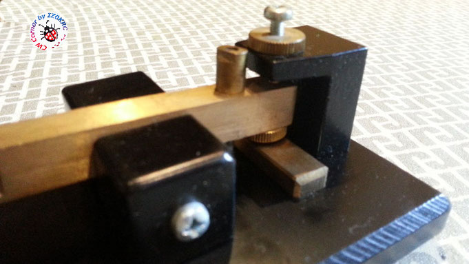 Finnish telegraph key XBX-102  -  particluar of electrial contact and regulation system