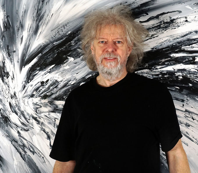 ... gerade fertig gemalt: Peter Nottrott mit Slim: Black And White 2
