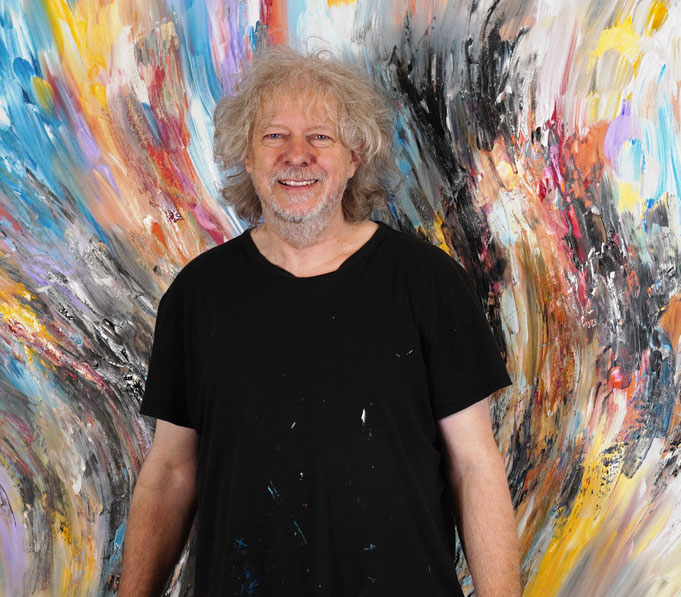 .. gerade fertig gemalt: Peter Nottrott mit Everything In Motion XXXL 1