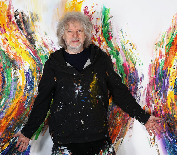 .. gerade fertig gemalt: Peter Nottrott mit Joyful Symphony XXXL 1