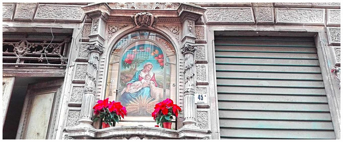 Edicola votiva "Mater Amabilis" in Via Gisira a Catania.