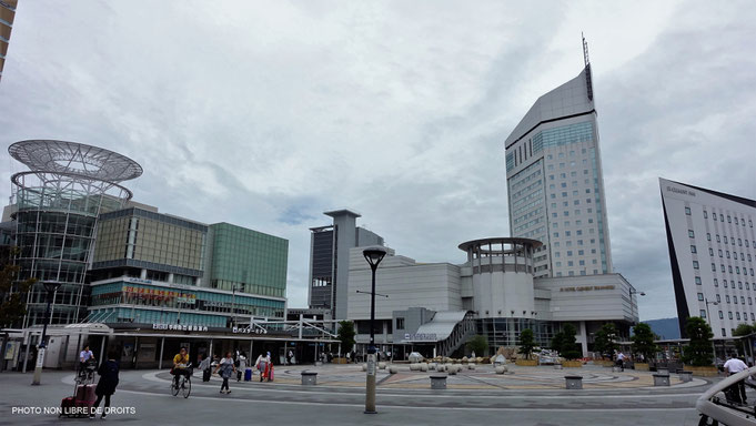 Place de la gare, Takamatsu, île de Shikoku