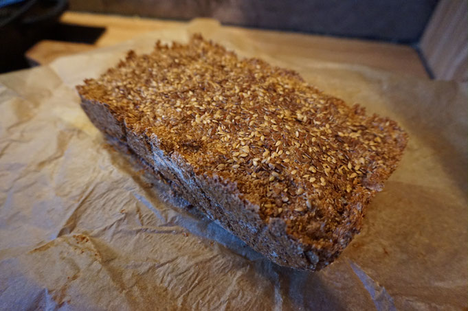 Rezept Low Carb Brot selber backen | mit Eiern und Leinsamen