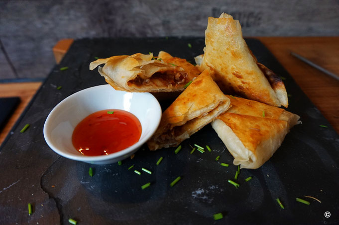 einfache Samosa Teigtaschen | mit Chili con Carne