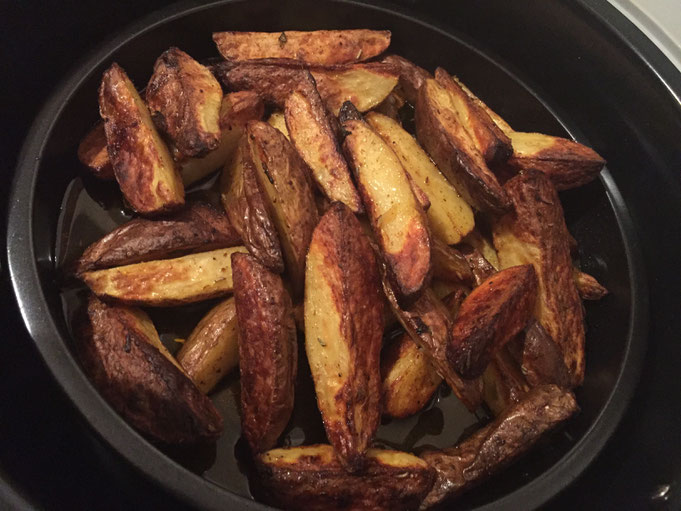 Knusprige selbst gemachte Pommes mit Kraeutern | kızartması
