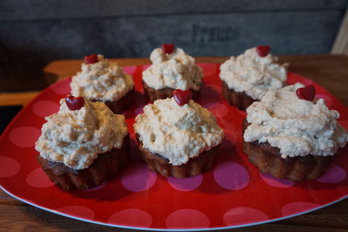 Erdnussbutter-Schoko Cupcakes mit Frosting | peanut muffins