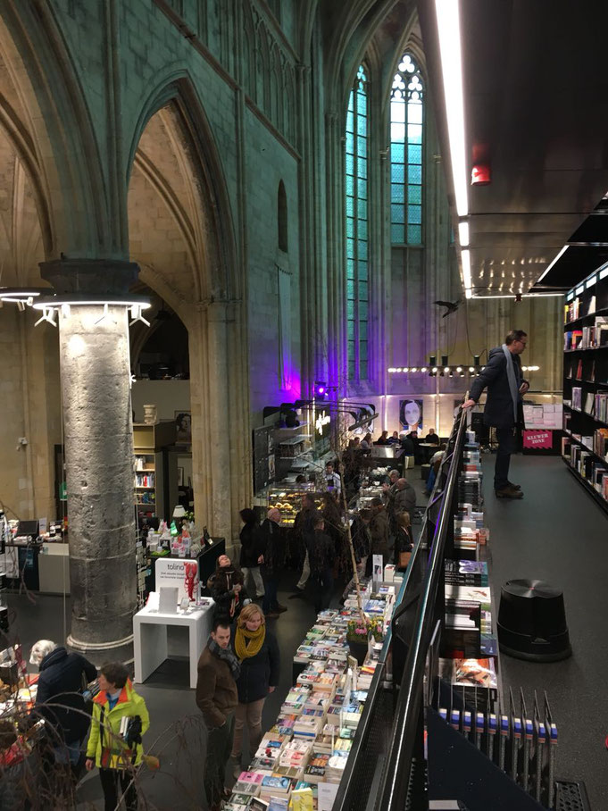 Die schoenste Buchhandlung in Europa l eine Buchhandlung in einer Kirche in Maastricht l Maastricht Guide