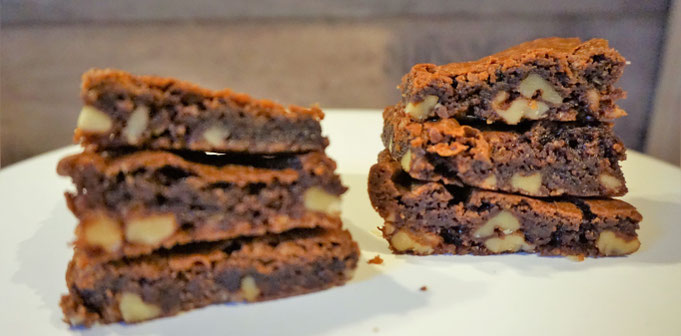ultra saftige fudge Brownies l einfaches original brownie rezept mit Nuessen