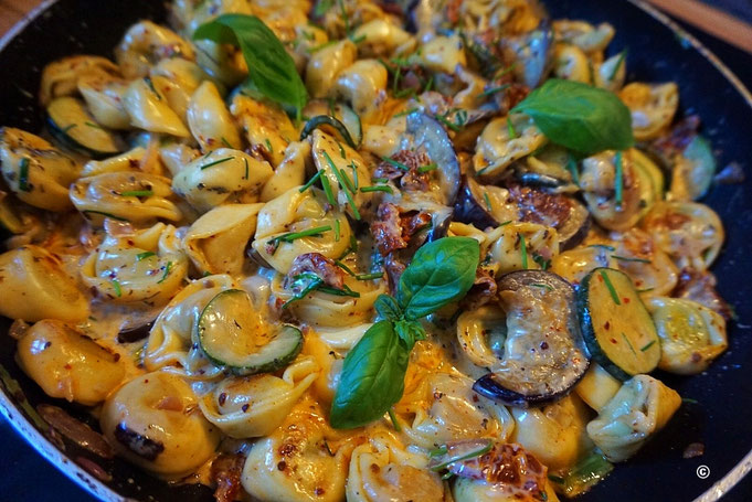 Fertig in 20 Min | Tortellini Gemüse Pfanne mit Schnittlauch