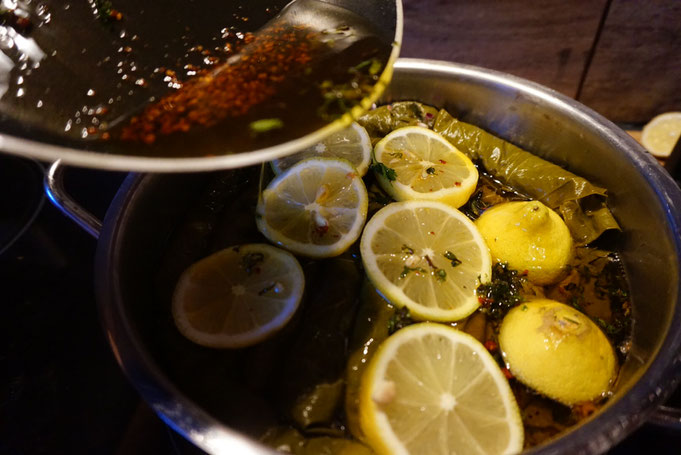 Gefuellte Weinblaetter mit Hack und Minze|Zeytinyaglı Sarma