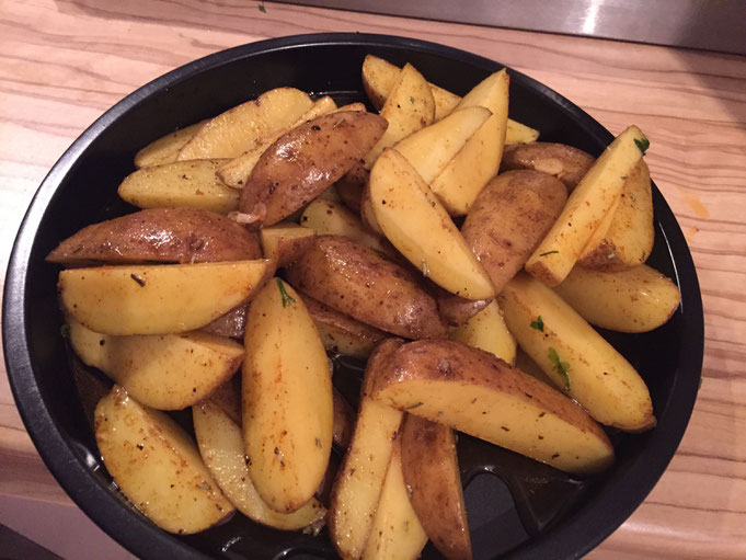 Knusprige selbst gemachte Pommes mit Kraeutern | kızartması