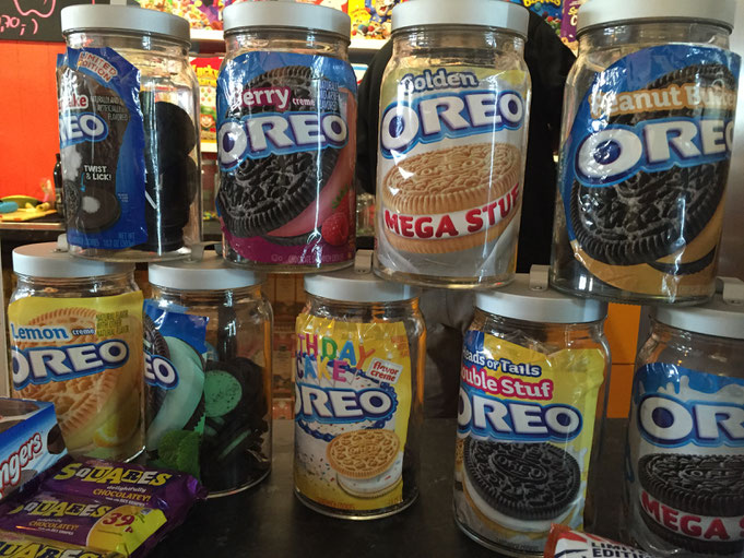 Flakes Corner in Koeln - Muesli Fruehstueck mal anders - super viele Oreo Sorten
