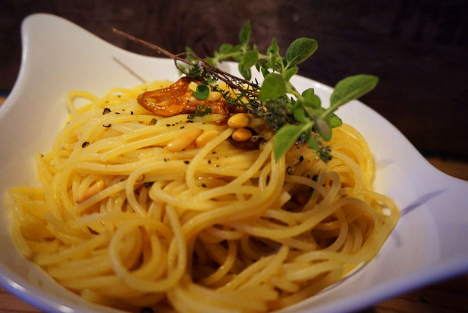 original Rezept Spaghetti Aglio Olio mit Pinienkernen