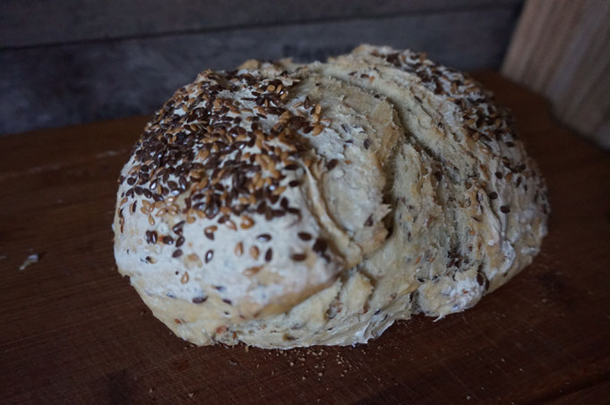 einfaches Leinsamen Bio-Vollkornbrot | mit Joghurt und Honig