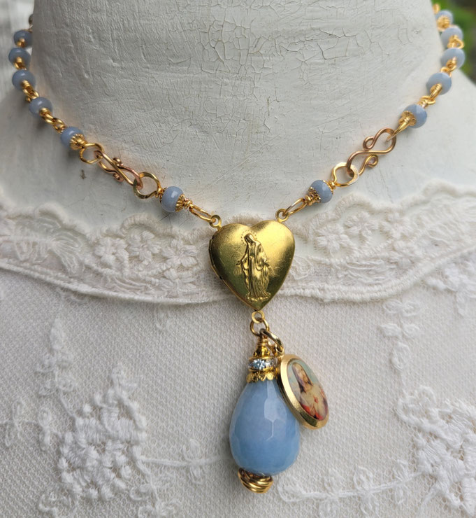 Rosendraht Rosendraht.de webshop Schmuck online Manufaktur handgemacht Schmuckdesign Design Designerschmuck Unikate Goldschmuck Edelsteinschmuck Armband Halskette Kette Marienmedaille Maria Jesus Charm Anhänger Herz Kreuz Jade Amethyst lila magenta 2in1