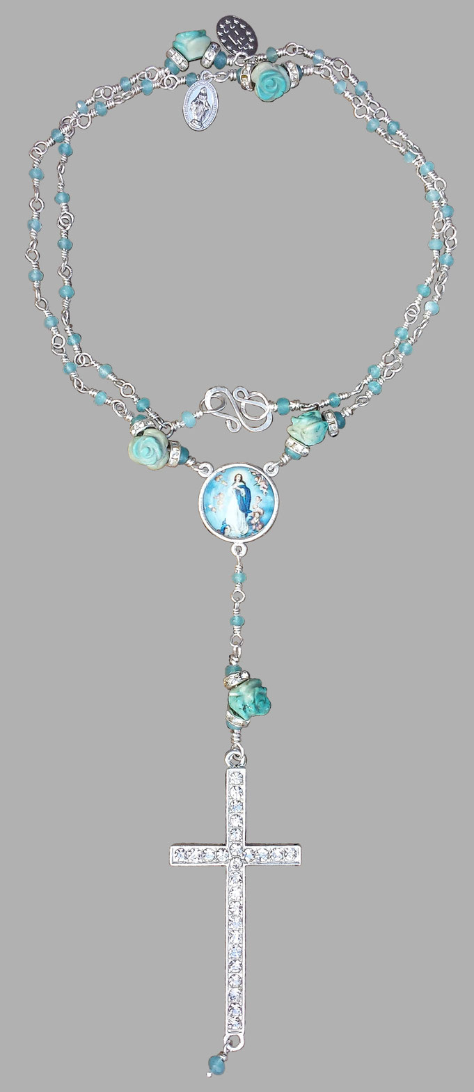 Rosendraht Rosendraht.de gesegnet Rosenkranz Gebetskette Schmuck christlich spirituell Segen Schmuck online kaufen webshop Schmuckshop Jesus Christus Maria Madonna Marienmittelteil Silber Kreuz Marienmedaille Jade hellblau türkis Howlith Rosen silber