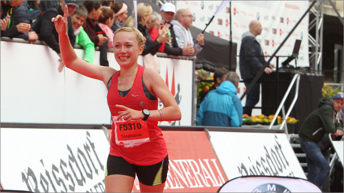 Gleich geschafft! Hier kurz vor dem Ziel in Köln. Bildquelle: Marathon-Photos.com