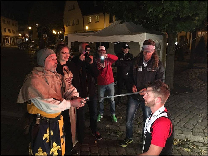 Ritterschlag inklusive! Bildquelle: Adam Zahoran.