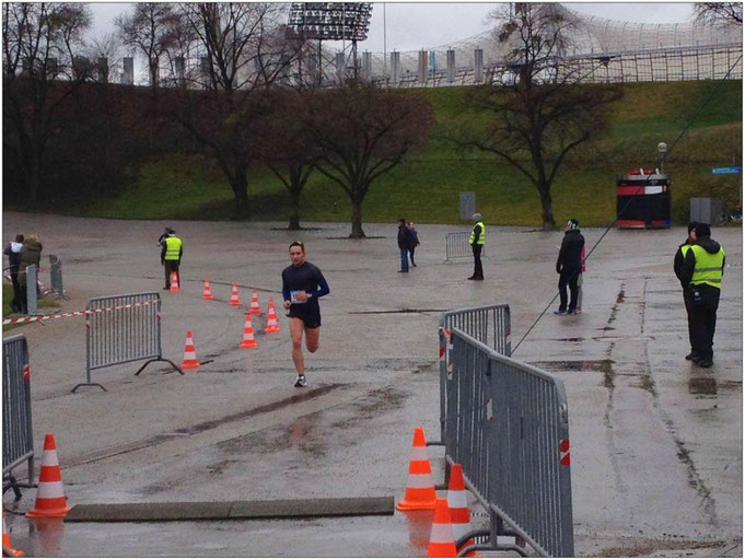 Winterlaufserie in München (hinten das Olympiastadion).