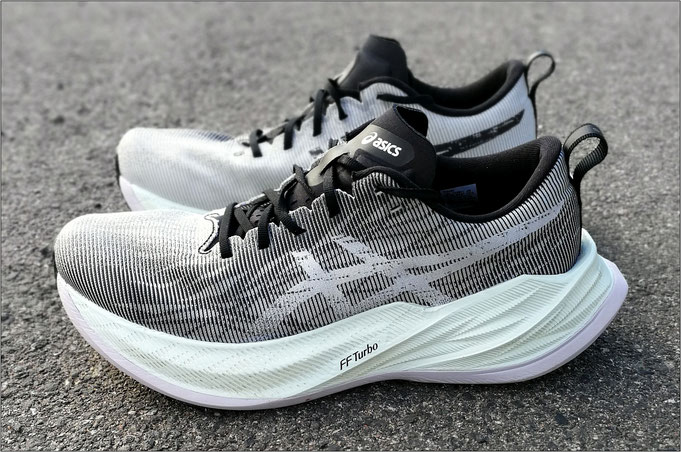 Kann der 'SUPERBLAST' von ASICS überzeugen?
