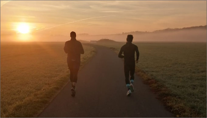 Laufen in den Sonnenaufgang!