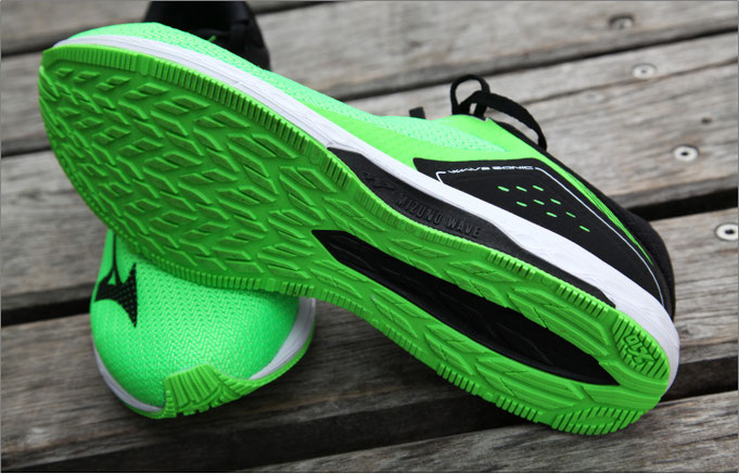 Aufgrund seiner Farbe fällt dieser Schuh richtig auf.