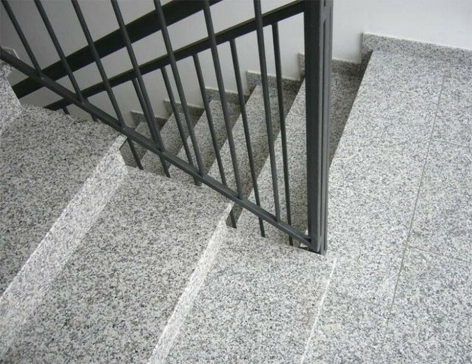Granit Treppenstufen innen Bianco Sardo poliert