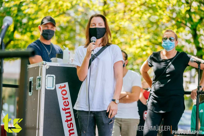 Unsere Mitarbeiterin Jasmina Marino mit einem Erfahrungsbericht als Betroffene von 100% Kurzarbeit