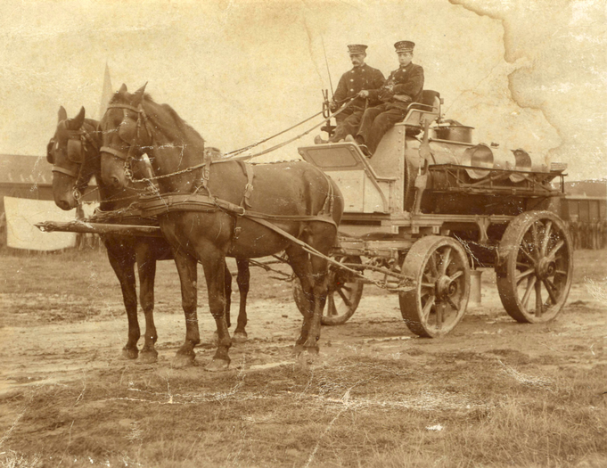 Klaas Wiersma en Piet Klumper met de paarden Prins en Miena (1910)